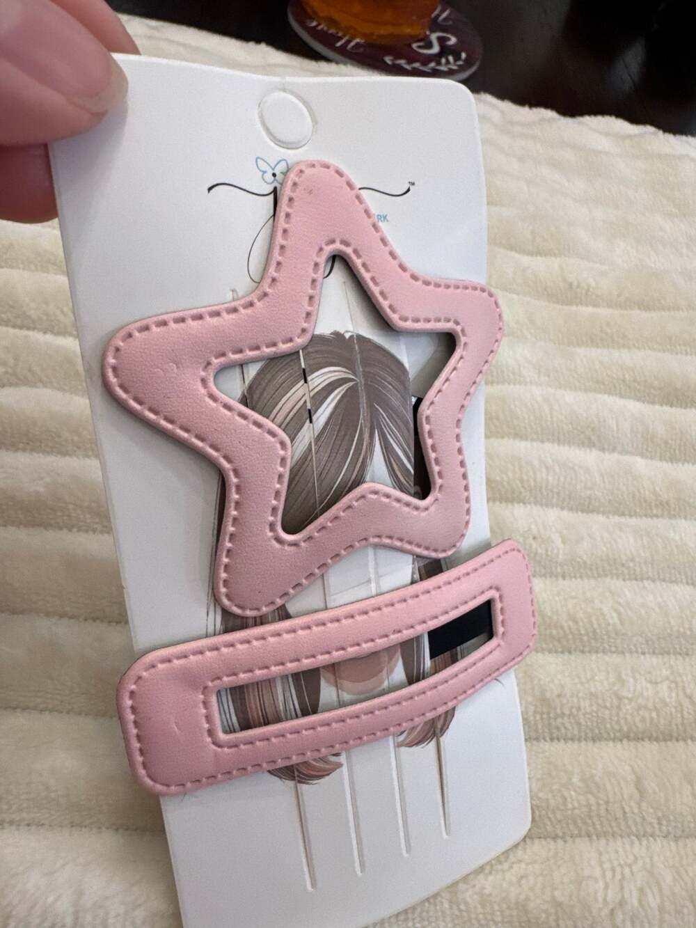 Pink star-shaped hair clip with a cute design